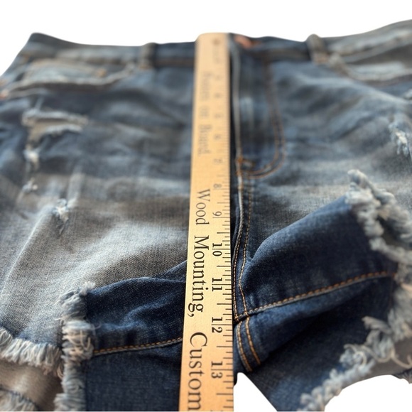 Ariya Jeans Shorts Distressed Raw Frayed Hem Womens Size 13 / 31 Stretch Denim - Picture 6 of 15